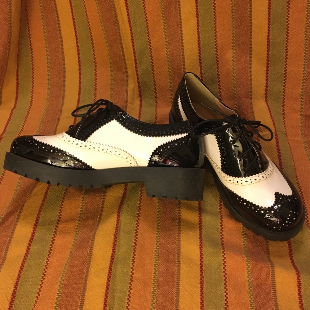 Faux Patent Leather Platform Oxfords